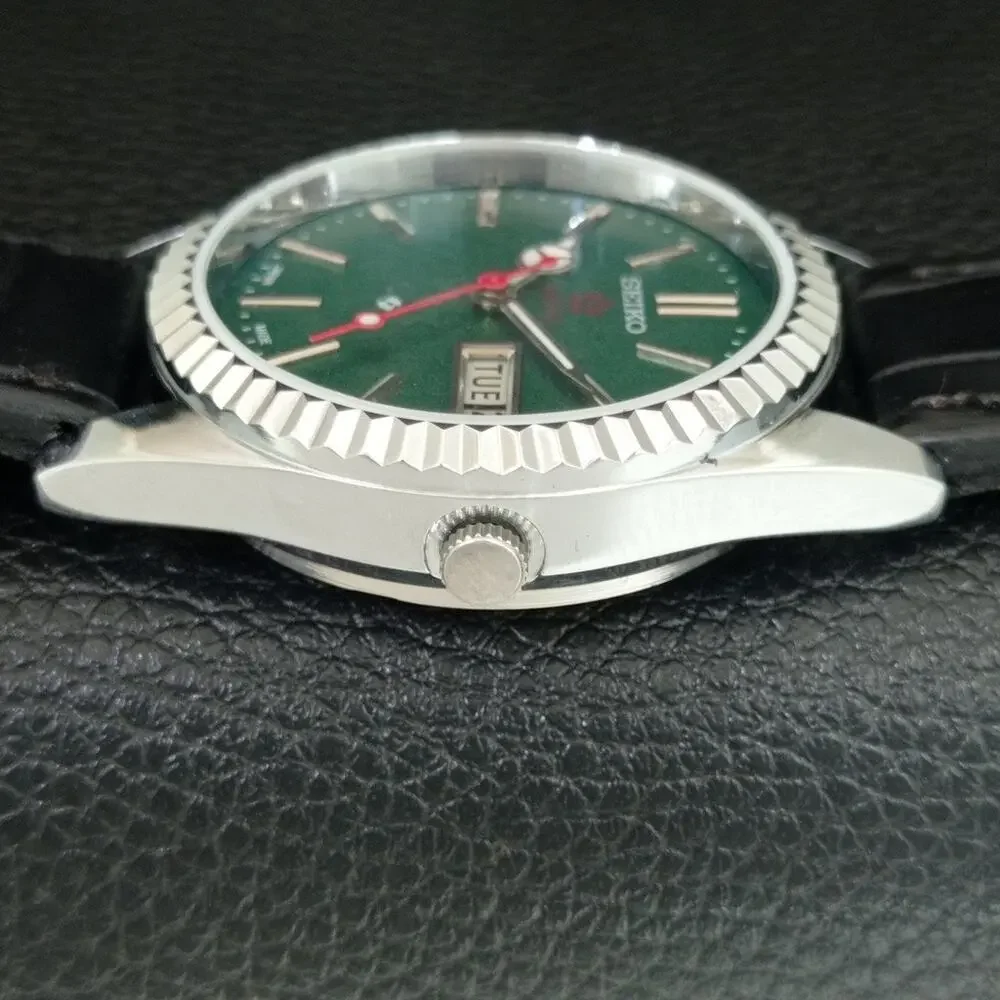 Vintage 1970 Expo Seiko Automatic Mens Silver Watch W/daydate & Green accents